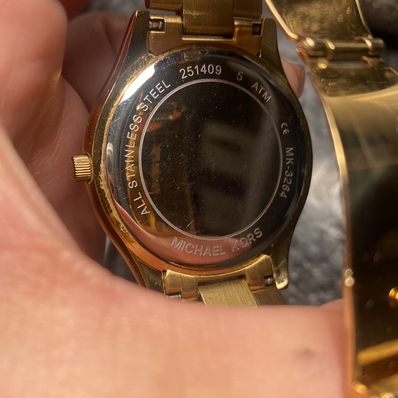 Michael Kors Runway Pink Dial Ladies Watch - Picture 4 of 9